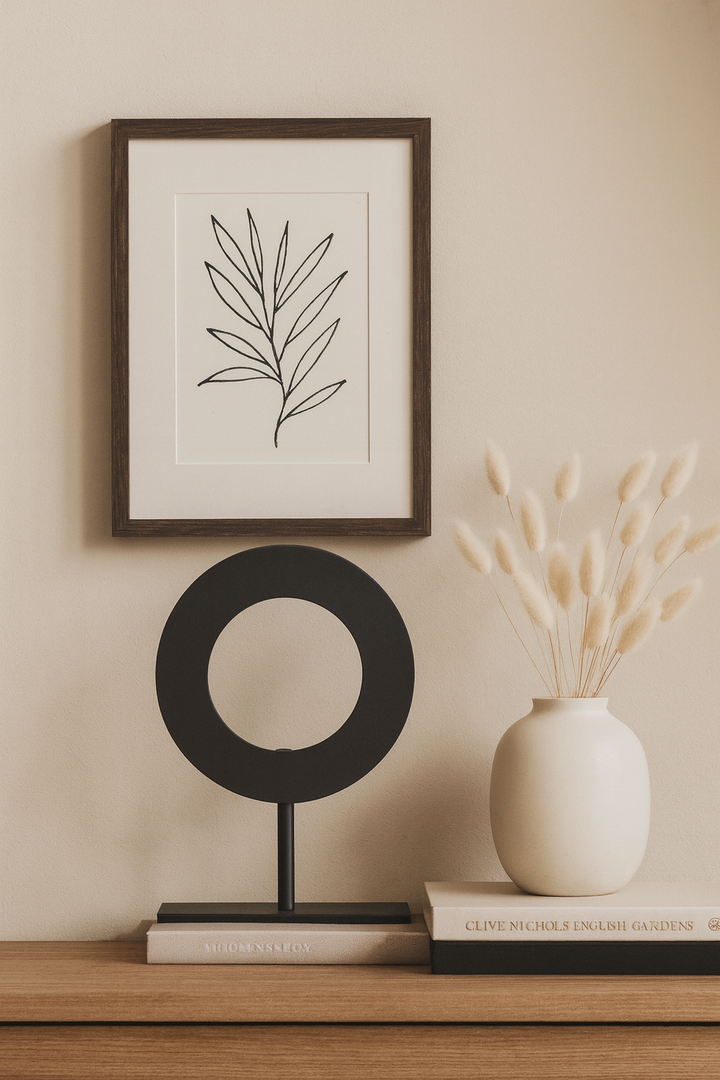 LOFT42 Joris Ornament auf Fuß - Schwarzes Metall Ø25cm