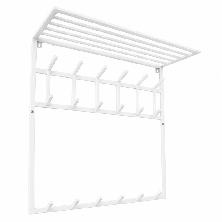 Wit metalen wandrek met hoedenplank en vele haken.